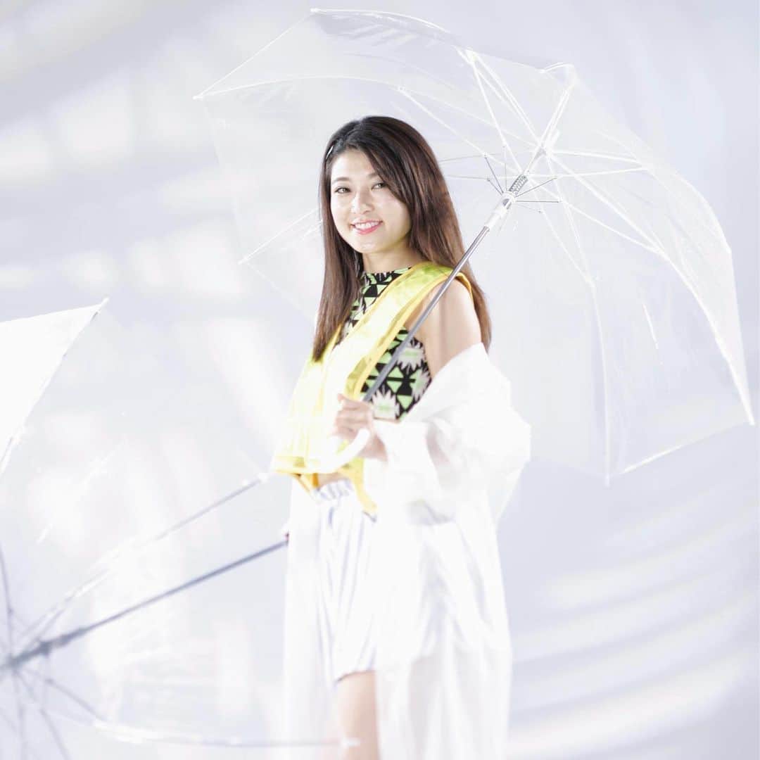 のインスタグラム：「梅雨が明けるのが待ち遠しい♡  Summer is around the corner！ Can't wait.  #shooting📷 #studiostill #ロングヘア #撮影 #モデル」