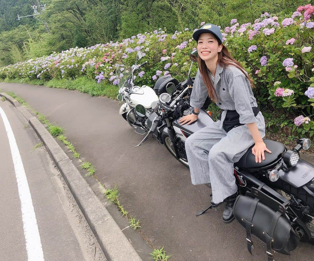 中嶋真緒さんのインスタグラム写真 - (中嶋真緒Instagram)「💠紫陽花街道💠 今日は親友とツーリング✨ 写真たくさんUPしよっと☺️ ﻿ ﻿ ﻿ ﻿ ﻿ ﻿ #笑いすぎ🤣 #モネの池  #紫陽花 #紫陽花街道」7月15日 15時34分 - mao.nkjm