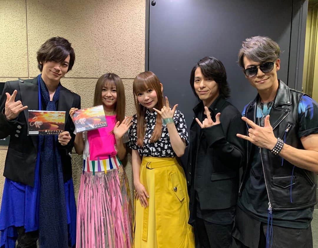 SHINPEIのインスタグラム：「先日の音楽の日収録にて。﻿ 中川翔子さん、倉木麻衣さんと集合写真なんてめっちゃ嬉しい！﻿ 貴重な機会をありがとうございました。﻿ ﻿ #音楽の日﻿ #中川翔子 ﻿ #倉木麻衣」