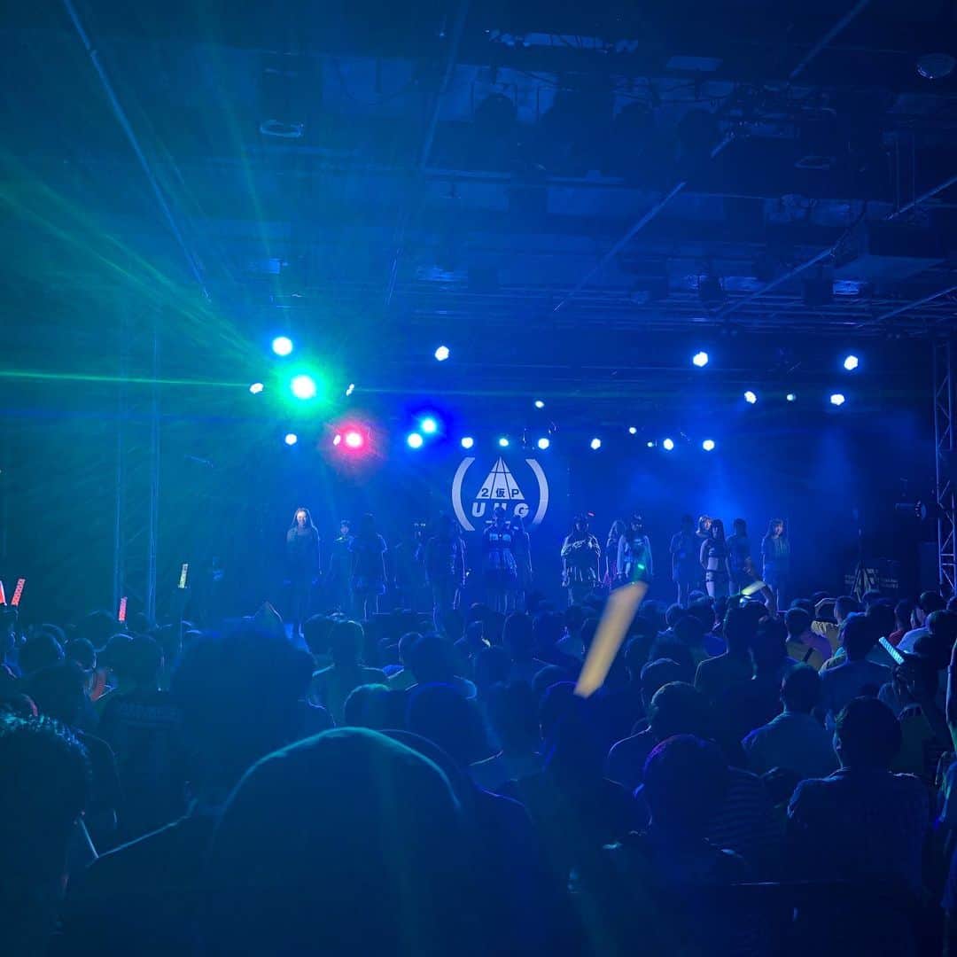 みずしな孝之のインスタグラム：「アップアップガールズ（フェス）。 年に一度のアップアップガールズ全員が一堂に会するお祭りに行ってきました。 メンバーが揃った瞬間 なんだかわからない感動に包まれる奇祭。 コラボは大収穫。 大所帯になったアプガだからこそ ここまで立体感ある楽しみ方ができるのほんと素晴らしい！」