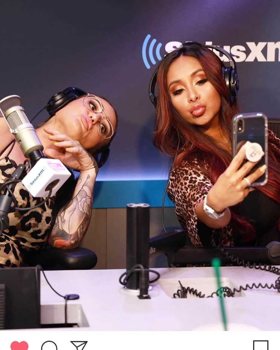 ニコール・ ポリッツィのインスタグラム：「👯‍♀️」