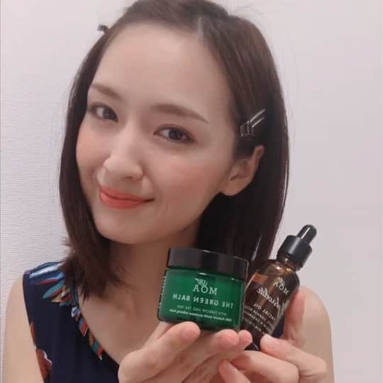 花岡維生のインスタグラム：「〝organic balm🌱〟 ゆっくりと優しくお肌を休めたい時にやっているクレンジング法🌟 イギリスでさまざまな賞を受賞しているMOAのバームでクレンジング☺️❣️ 手の平にオーガニックバームをとって、体温でじわーっとオイル状にしてからお肌になじませます。 お湯に浸して絞った柔らかい専用クロスで優しく拭き取ります✨ ダブル洗顔不要なので、そのままオイルで保湿♡ アンチエイジングにも効果的なローズヒップオイルベースのアフロディテフェイスオイルは、香りもよく、リラックスできて翌朝のお肌ももっちり🥰 @innovate_as_  #cleansingbalm  #cleansing  #organiccosmetics  #クレンジング #オーガニックバーム #保湿オイル #保湿 #美容」