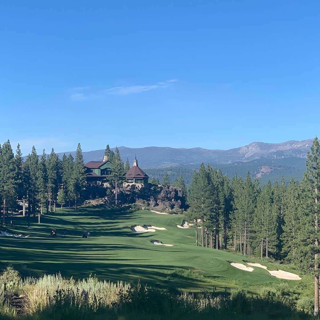 カイル・ロウリーのインスタグラム：「2nd year at the American century championship was another unreal weekend!! Thank you @adidasgolf for putting together amazing fits for the weekend... I really truly enjoy the event and being in beautiful Lake Tahoe. My golf game gotta get better but I have my excuses ready 😂!! Thank you @acchampionship for always putting on a great time!! I look forward to it next year!! Ooo I got to see JV on the course also , naw forreal they really lookalike 🤷🏾‍♂️😂😂😂」