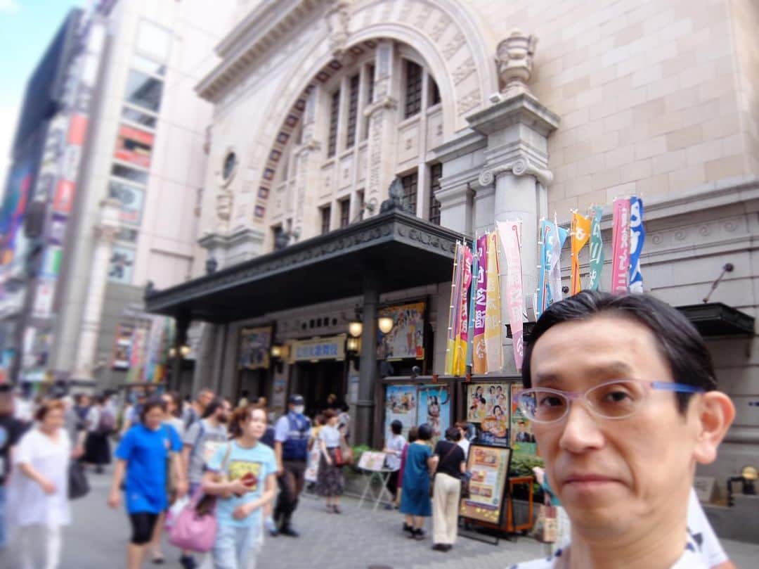 のインスタグラム：「これから松竹座で『七月大歌舞伎』夜の部を観劇。道頓堀界隈、蒸し蒸しして暑いです。 #道頓堀 #松竹座 #七月 #大歌舞伎 #歌舞伎 #大阪 #kabuki #関西歌舞伎を愛する会」