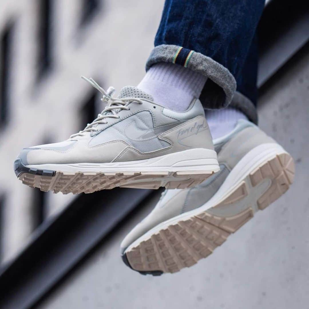 HYPEBEASTさんのインスタグラム写真 - (HYPEBEASTInstagram)「@hypebeastkicks: @fearofgod and @nike are expanding their Air Skylon II line with a new “Light Bone” colorway. The retro silhouette this times takes on a grey and beige suede and mesh upper, reflective Swooshes, a toggle lacing mechanism, and a subtle “Fear of God” logo by the heel. It’ll be available on July 18 Stateside at Nike’s website, or over at @43einhalb on July 20 for $150 USD. Photo: 43einhalb」7月15日 16時17分 - hypebeast