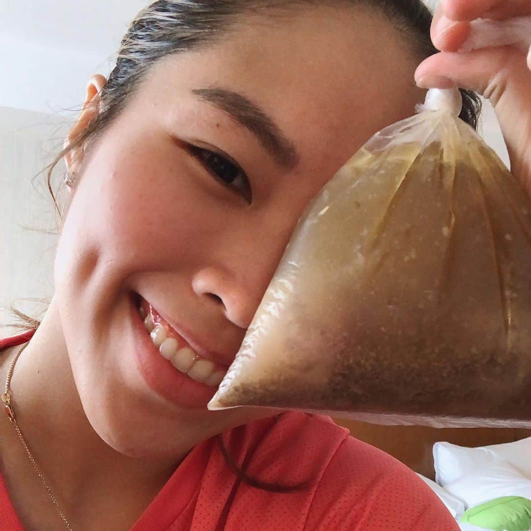 ラチャノック・インタノンのインスタグラム：「Dimple is happy with #Bakso 😊 @fajaralfian95」