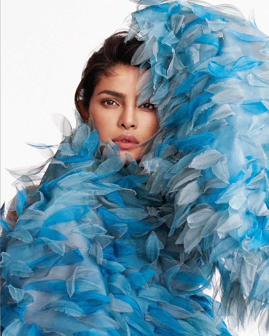 ELLE UKさんのインスタグラム写真 - (ELLE UKInstagram)「'I grew up knowing I had a voice that had value and, at the same time, understood many girls around the world didn’t have that.’ @priyankachopra talks marriage, sisterhood and making it in Hollywood in this month's ELLE, out now. LINK IN BIO. Editor-in-chief @farrahstorr Photographer @marcinkempski Stylist @jennedykennedy  Creative Direction @misterthomasjames Words @lenadecasparis」7月15日 16時43分 - elleuk