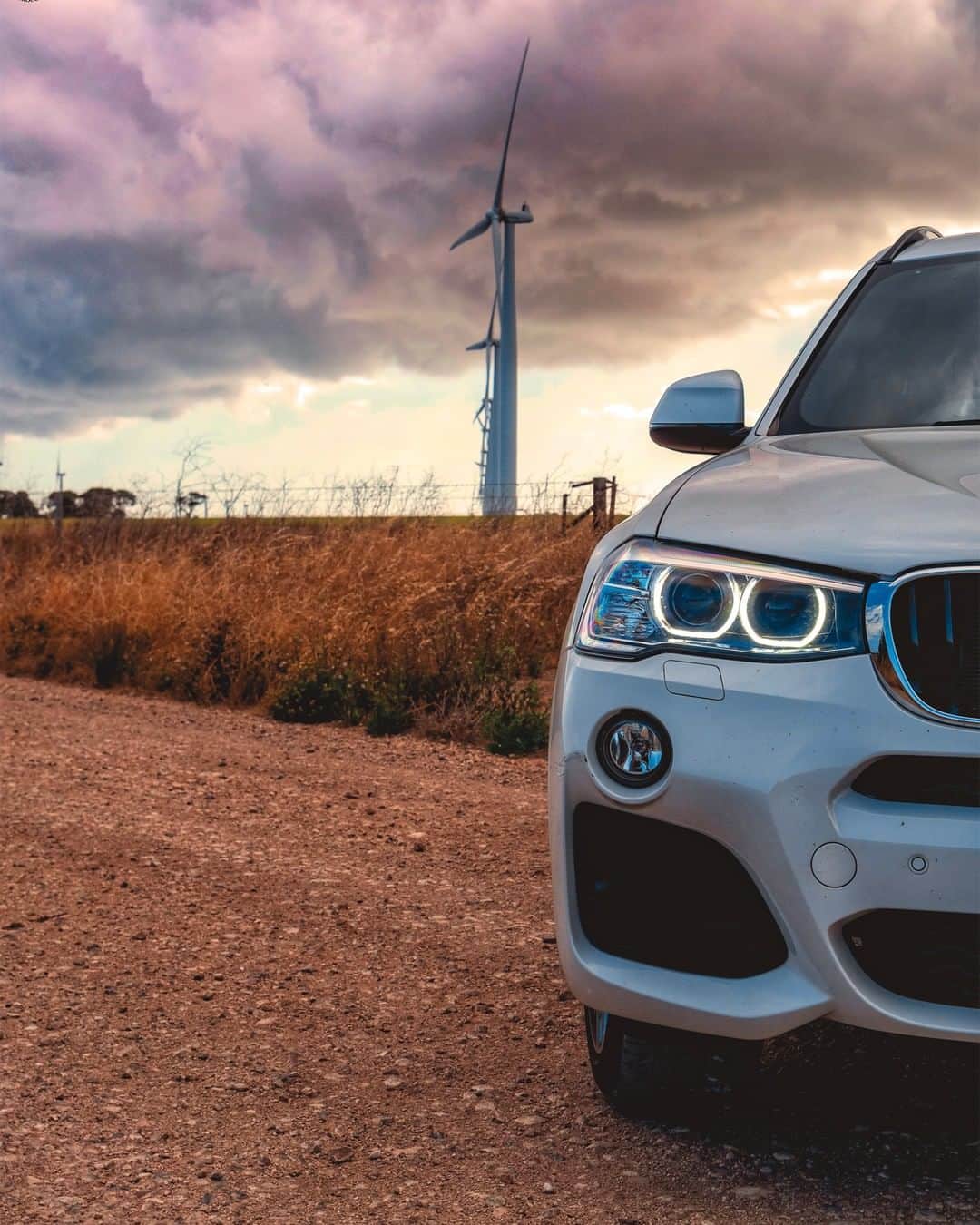 BMWのインスタグラム：「Feel the winds of change. The second generation of BMW X3. #BMW #X3 #BMWrepost  @monty1854」