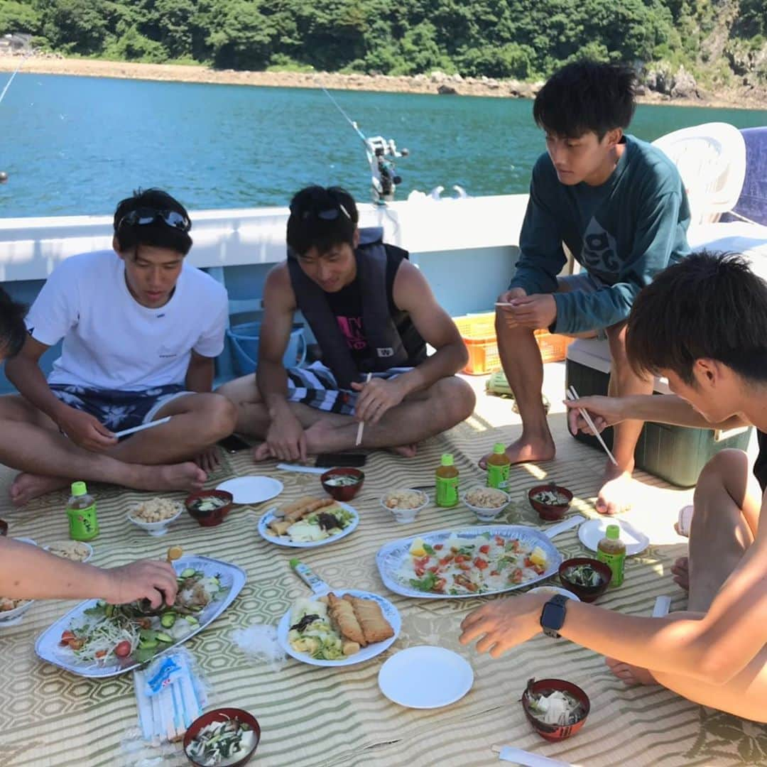 大迫敬介さんのインスタグラム写真 - (大迫敬介Instagram)「・ 寮生で船釣り🎣  釣った魚をその場でさばいてもらい、色んな料理を作ってもらいました🐟  良きオフでした🤗  #船釣り #👍」7月15日 16時53分 - keisuke.osako