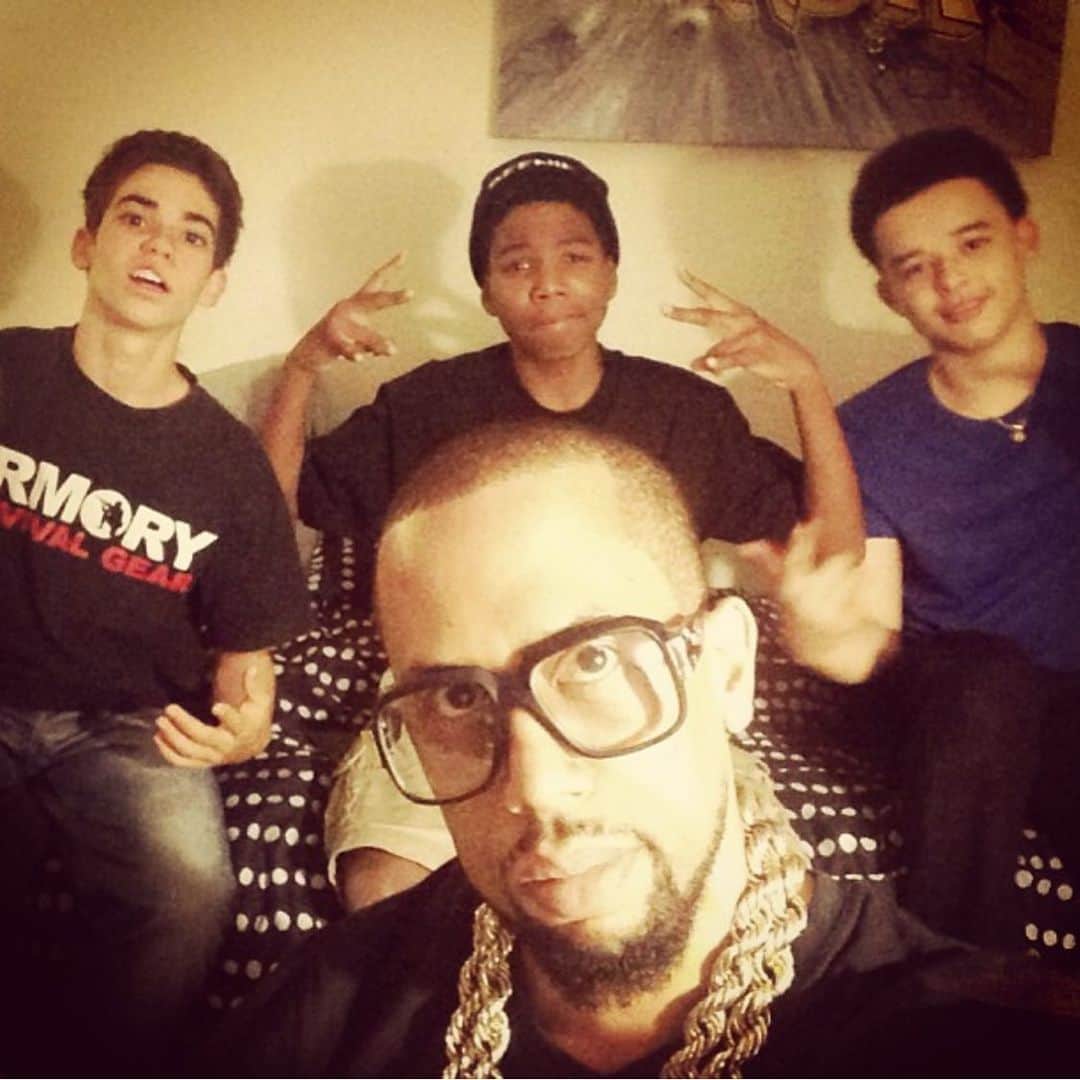 アフィオン・クロケットさんのインスタグラム写真 - (アフィオン・クロケットInstagram)「I literally watched these kids grow up on the dance floor. I know all of their parents & made it to most birthdays. They accepted me as the silly ass big homie, no judgement 🤓. King Truth, you were always a star... shining even brighter now. Your humble glow will be missed. But we’ll keep rockin almost as funky as you kept it. 👑🙌🏽❤️🙏🏽✊🏽@thecameronboyce @young.naj @tajspeights #xmob #dancelife #bboys #life #love #laugh #peace」7月15日 17時09分 - affioncrockett