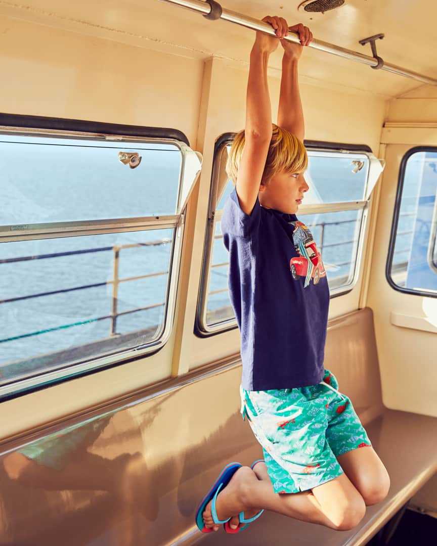 ハケットのインスタグラム：「School's out for summer! Make your little ones' holiday a journey of style with our #HackettBoys collection. From swimshorts to T-shirts and everything in between, we've got them covered. #Hackett #SummerHolidays」