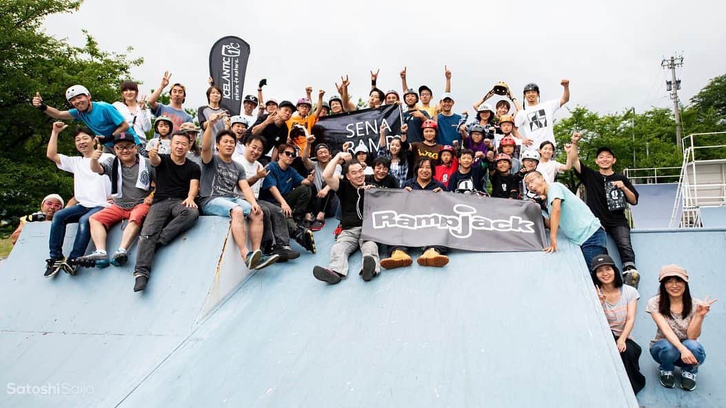 安床武士のインスタグラム：「Sakuragaike Rolling!! (Toyama,Japan) 日曜日はかなり久しぶりに富山の桜ヶ池スケートパークでローカル大会が開催されるという事で神戸のキッズメンバーを中心に遊びに行ってきました！ 雨予報の中大会中だけ止むという奇跡は皆の想いがあったからかと。 全国大会や国際大会など色んな動きがある中でその土台を作るローカル大会こそ大切な場所だという事を改めて実感しました。 富山クルーの皆様楽しい時間をありがとうございました！ またぜひ開催して下さい🙏 📷 @satoshi_saijo_photography . #rollerblading #inlineskate #rollerfreestyle #toyama #インラインスケート #ローラーブレード #桜ヶ池」