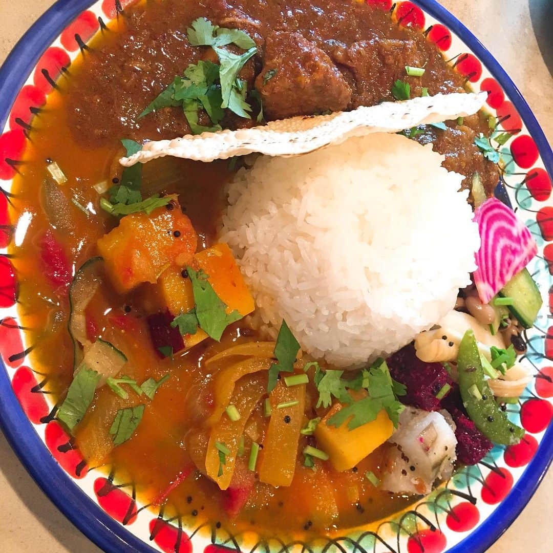 YUKA さんのインスタグラム写真 - (YUKA Instagram)「curry ami. このカレーと恋に落ちた😻  #ぶたにくのカレーとサツマイモのカレー #サモサはシャケとじゃがいも #moumoon #currylover」7月15日 17時07分 - yukamoumoon