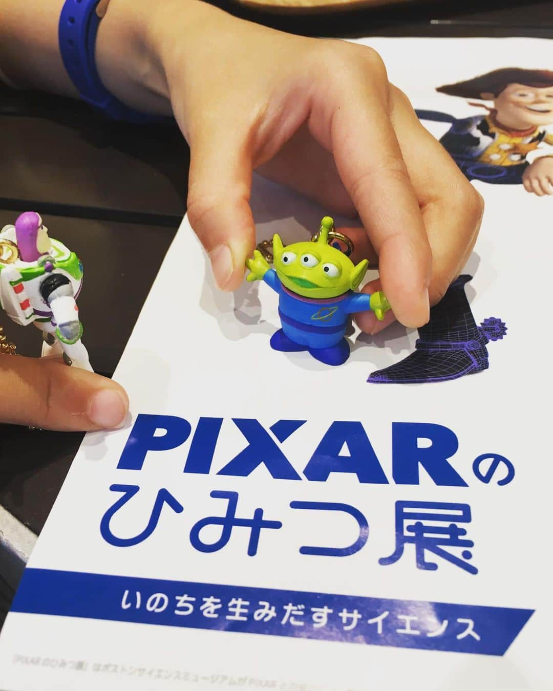 川江美奈子さんのインスタグラム写真 - (川江美奈子Instagram)「PIXARのひみつ展へ  アート 科学 数学 …  それぞれが引き立てあって いのちが吹き込まれる PIXARで働く方たちのインタビューに 胸を打たれました。 （数カ所できけます） 行ってよかったー！  #PIXARのひみつ展 #tokyocityview #娘の手が大きくなってる」7月15日 17時10分 - minakokawae