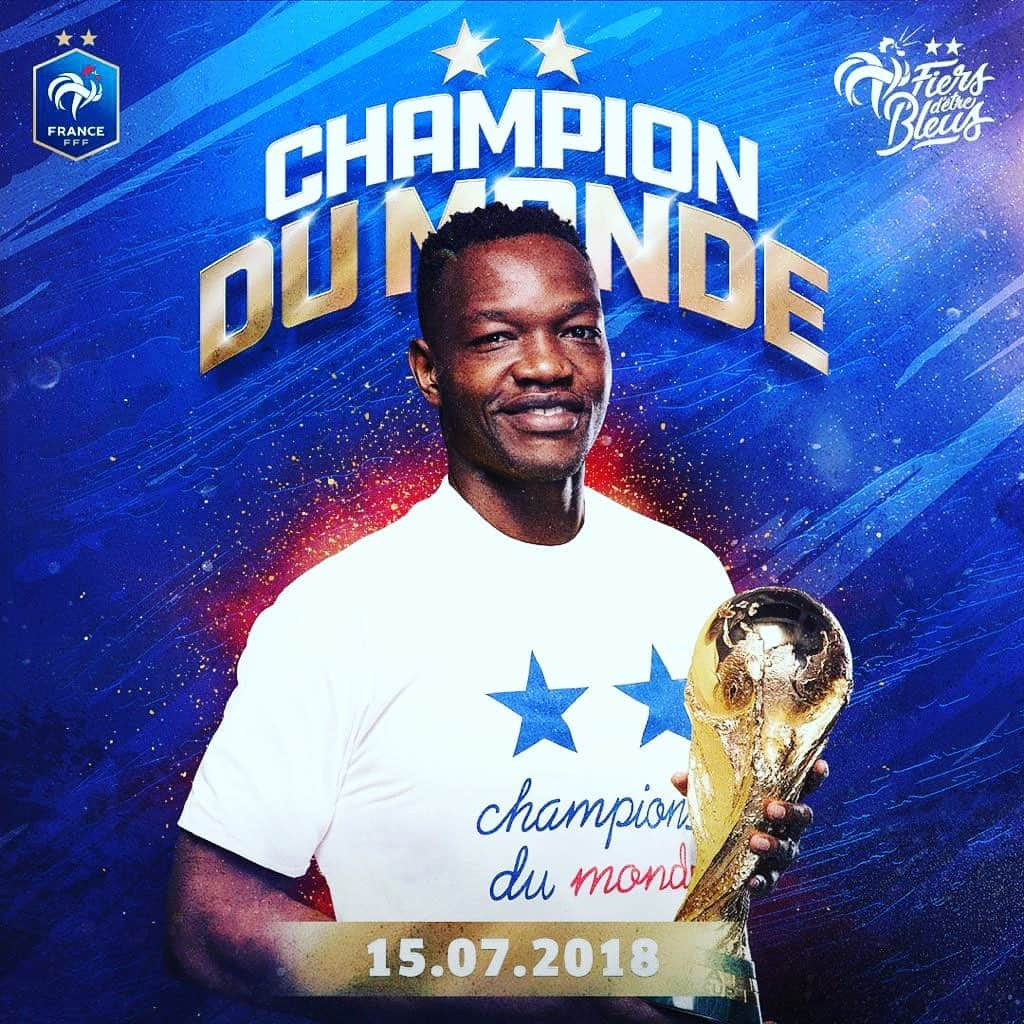 スティーヴ・マンダンダのインスタグラム：「1 an déjà 🇫🇷 ⭐️⭐️ #fiersdetrebleus」