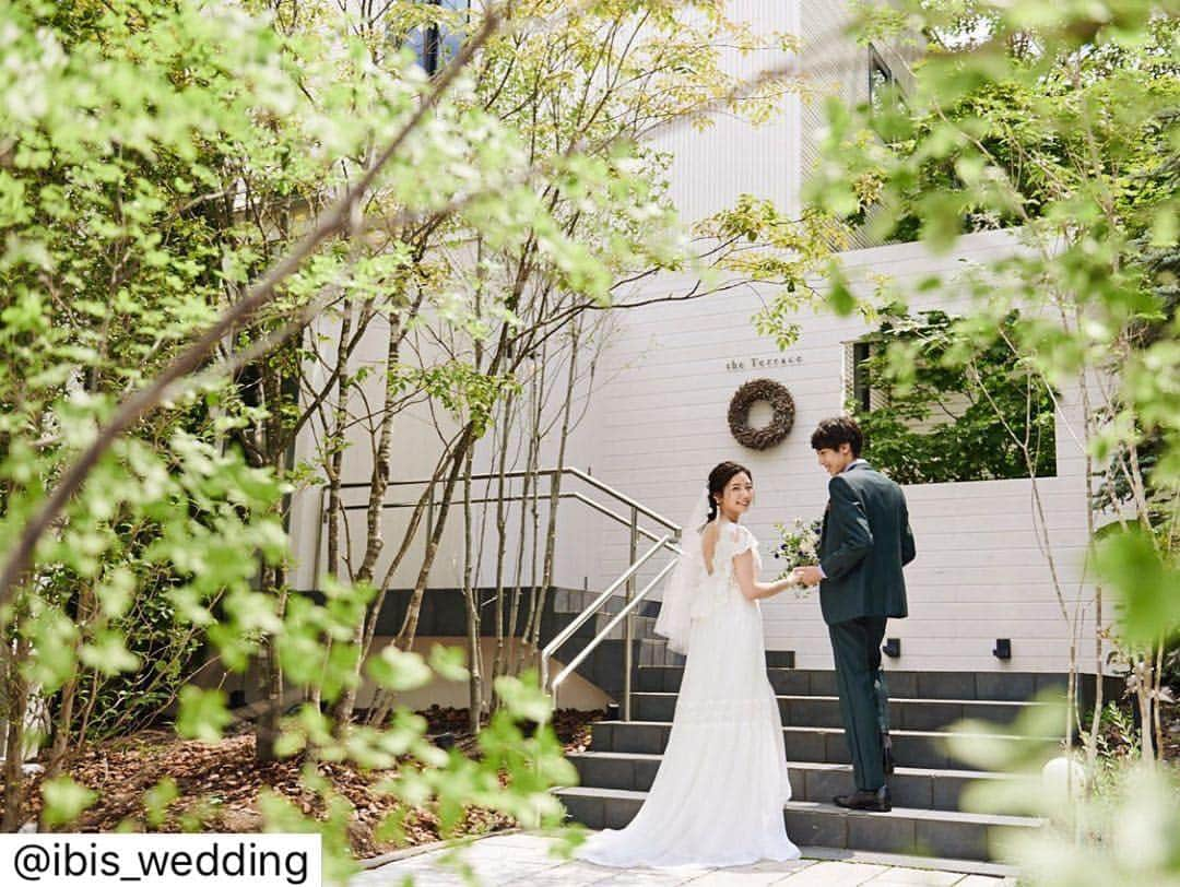 夏目愛美さんのインスタグラム写真 - (夏目愛美Instagram)「・ @the_terrace_  #札幌結婚式 #札幌プレ花嫁 #レストランウェディング #札幌 #伏見 #結婚式場 #2019夏婚 #前撮り #ウェディングフォト #weddingphotography #チャペル挙式  #ガーデンウェディング #ガーデンパーティー ・ @hanayasu_sakura #ウェディングフラワー #ブーケ #ウェディングブーケ ・ @thesweetcollection_by_juno #ウェディングドレス #タキシード #ウェディングシューズ #ヘッドドレス」7月15日 17時22分 - manami_natsume