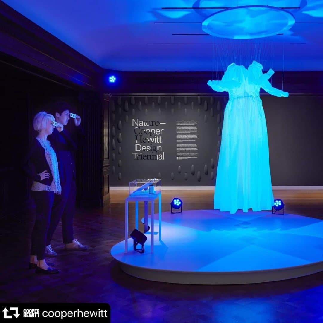 スプツニ子!さんのインスタグラム写真 - (スプツニ子!Instagram)「Our new piece "Fantasma” is on display in NY at the Cooper Hewitt Museum... please visit if you’re in town🗽! #repost @cooperhewitt ・・・ On view in #DesignTriennial, Fantasma by @another_farm probes the intersection of fashion and biotechnology. In collaboration with Japanese scientists and weavers from the 300-year-old Hosoo textile manufactory, the team creates garments from transgenic glowing silk, made by injecting silkworm eggs with jellyfish or coral DNA. Explore fashion, new materials, and biotechnology with our curators every Tuesday and Thursday in July (link in bio). 📸 Thomas Loof」7月15日 17時31分 - 5putniko