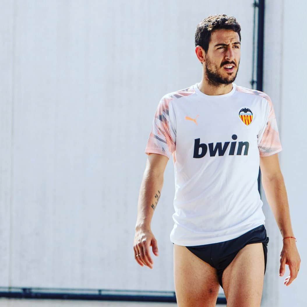 ダニエル・パレホのインスタグラム：「‪De vuelta en la oficina... 💪🏻⚽️😃‬」