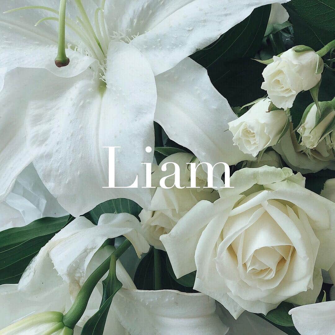 のインスタグラム：「. 【Coming soon】 Liam. . 心地の良い甘さ。それでいて魅惑的。 程よく色香を纏いたいあなたへ🕊 . . #eimy #eimyistoire #comingsoon #eaudeperfum #instagood #instapafume #elegant」
