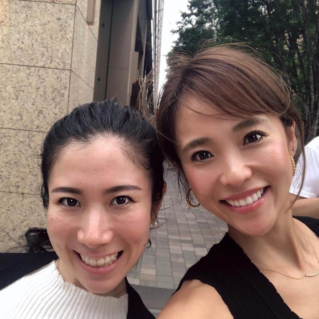 Risako Yamamotoさんのインスタグラム写真 - (Risako YamamotoInstagram)「朝にロンドンから帰国したばかりのともかとランチデート♡♡♡ ・ ランチの後はショッピングしたり、丸の内ブラブラ楽しかった😆♥️ ・ ・ ありがとう〜😍🇬🇧❤️ 楽しかった♡ #tokyo #37steakhouse #東京ランチ #パンケーキ」7月15日 17時41分 - risako_yamamoto