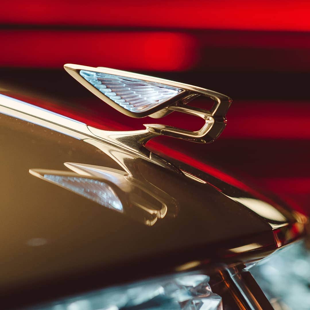 のインスタグラム：「The exterior lighting of the #BentleyEXP100GT is dynamic and dramatic, with expressive lighting within the matrix grille and an illuminated Flying B. Discover more through link in bio. #Bentley100Years」