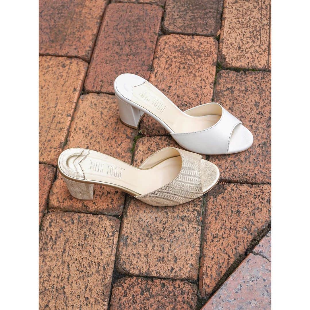 POOLSIDEさんのインスタグラム写真 - (POOLSIDEInstagram)「【SALE】 アレンジ自在の フェミニンミュール。 ・ 品番: AR-19114 ・ #poolside_official #psshoes #poolside #shoes #fashion #sandals #mules #プールサイド #靴 #サンダル #ミュール」7月15日 17時46分 - poolside_official