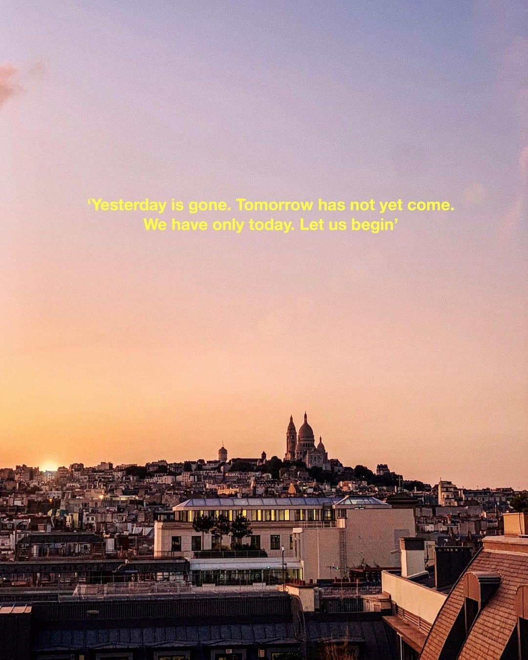NICOLAS SIMOESのインスタグラム：「Let the sky talk and watch... 📸✨」