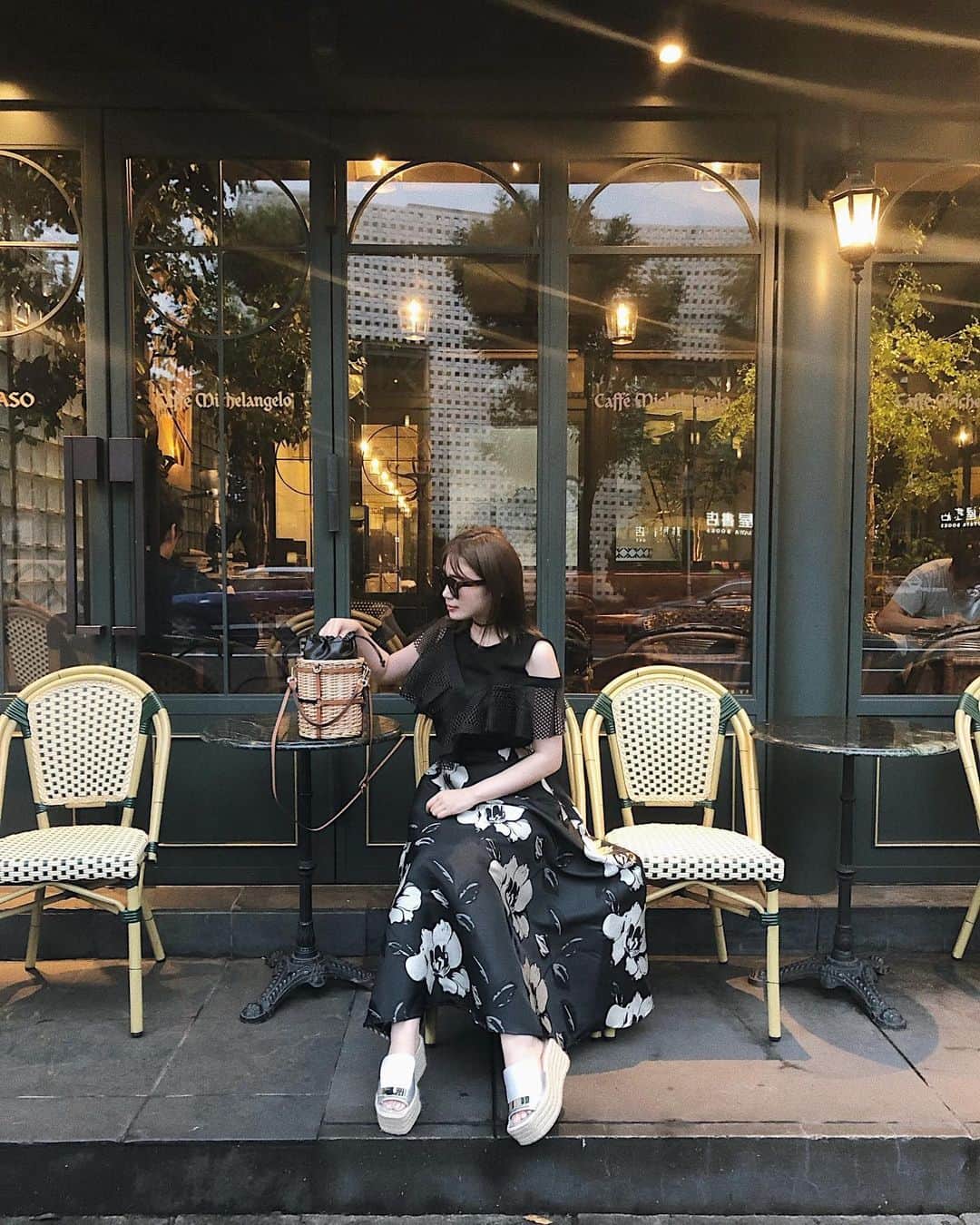 藤川沙弥のインスタグラム：「𓂃𖠚ᐝ﻿﻿ ﻿﻿ 東京きてる間﻿﻿ 毎日☔︎悲しいので﻿﻿ せめて気分の上がるお洋服で♥︎笑﻿﻿ ﻿﻿ ﻿tops.skirts @frenchpave_official ﻿ bag @hiand_official ﻿ shoes @sergiorossi ﻿﻿ ﻿ ﻿ このtops着てたら褒められる😚﻿ ﻿ ﻿ ﻿ ﻿ ﻿#frenchpave」