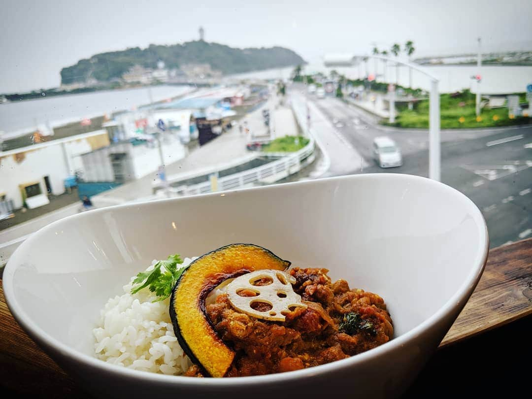 磯貝サイモンさんのインスタグラム写真 - (磯貝サイモンInstagram)「「welcome to my SUMMER PARTY!! 2019」in江ノ島、盛り上がってます！今から夜公演。名物カレーもしっかりいただいてまだまだ歌うぞ♪ #磯貝サイモン #WTMSP #江ノ島 #ちょっと雨降ってきたって？？」7月15日 18時14分 - simon_isogai