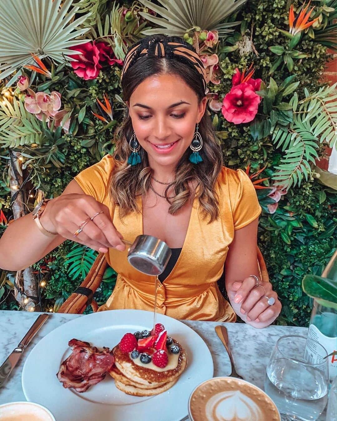 のインスタグラム：「More Monday mornings like this 🥞😍. Start the week on the wild side with our Zebra print headband and statement earrings in a bold teal. 🔍 Headband - 7868768100 📸 @sophslia  Tap the link in the bio to shop now. #Accessorize #Accessorizer」