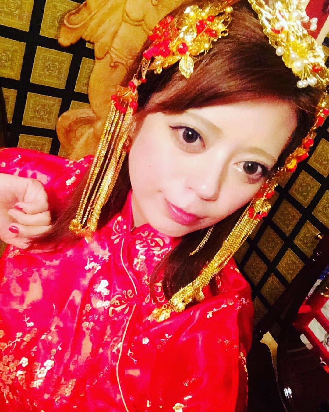 友利愛美さんのインスタグラム写真 - (友利愛美Instagram)「髪飾り可愛いい！❤️久々の撮影❤️またしたくなっちゃったぁ🥺📸 #chaina #photshoot#謝謝」7月15日 18時45分 - aimitomori