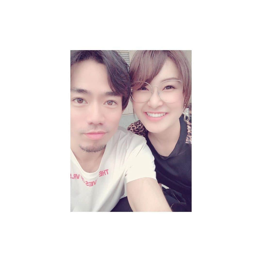 村上佳菜子さんのインスタグラム写真 - (村上佳菜子Instagram)「. . . 大輔ぱいせん！！ にいに！！！ . あげ↑↑ . . . @d1sk_t  #高橋大輔 #村上佳菜子 #氷艶2019」7月15日 18時41分 - kanako_m_official