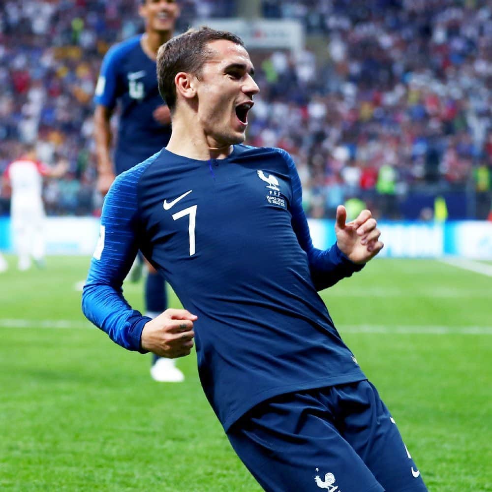 サッカー フランス代表チームさんのインスタグラム写真 - (サッカー フランス代表チームInstagram)「On retrace la finale de la Coupe du Monde en photos ! 🥇 #FiesdetreBleus - Throwback on the World Cup final with pictures! 🥇」7月15日 18時54分 - equipedefrance
