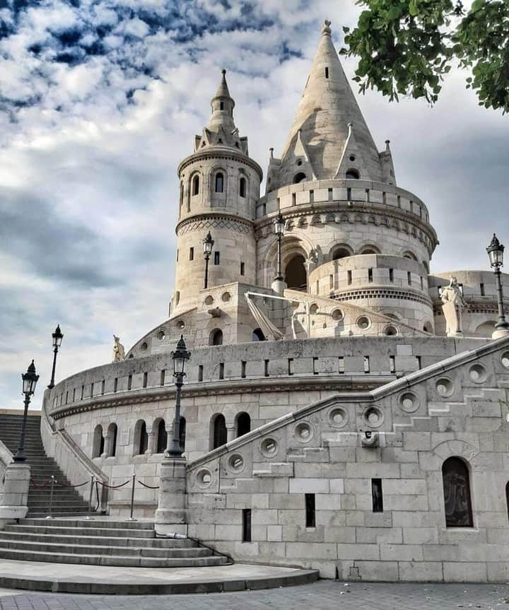 Lonely Planetさんのインスタグラム写真 - (Lonely PlanetInstagram)「Today's #lonelyplanet regram comes from @patheticposer, who snapped this shot of #Budapest's glorious Fisherman's Bastion. -- We love to regram your #lonelyplanet shots. Tag your images for a potential feature!」7月15日 19時00分 - lonelyplanet