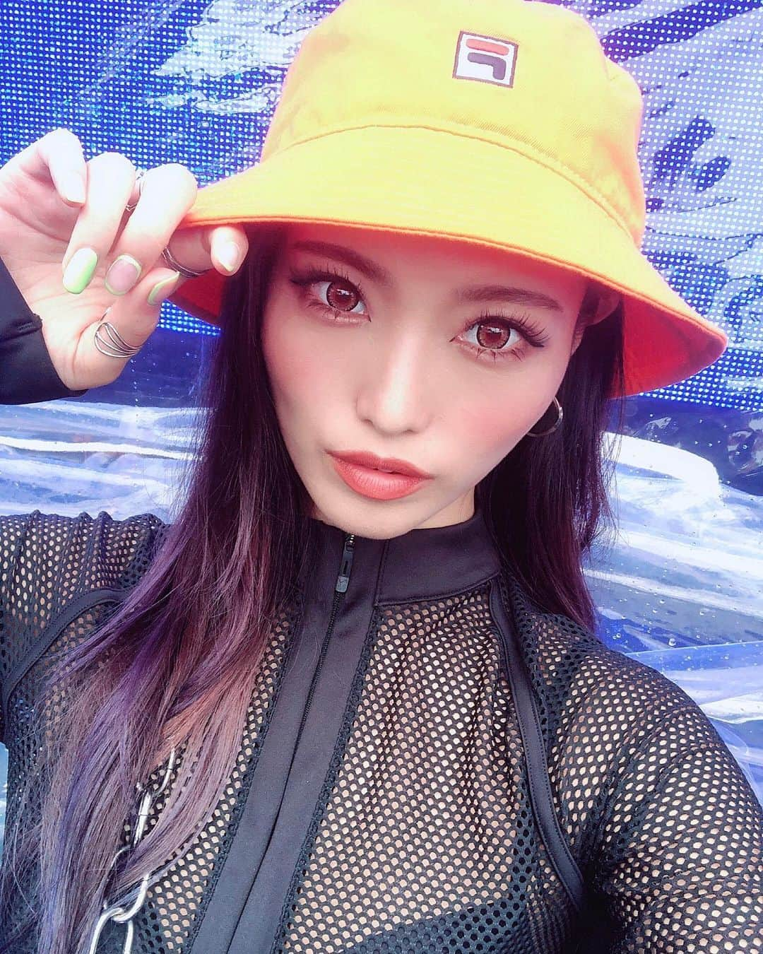 MIKAさんのインスタグラム写真 - (MIKAInstagram)「夏が来るー！！！🧡🧡🧡 マツエクは @honeylash 👀💫 ネイルは @magic_tink 💅🦖 唇アートメイクは @glow_artmake 👄✨ ヘアはOASIS3142 @yu_suke_kuri ✂️💈」7月15日 19時28分 - cjd_mika