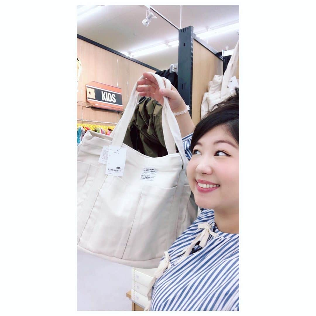 馬場園梓さんのインスタグラム写真 - (馬場園梓Instagram)「へい♪  今朝 放送されました 「スッキリ」の、 お願いビューティーチャーの コーデ対決のコーナーに出させていただいておりました☺︎ 見てくださったみなさま、 誠にありがとうございました！  またまた田中 亜希子さんとご一緒させていただいて嬉しかったです♪  おっとりしていて小さくてとても可愛くて激烈に好き♡ 「Luck･Rack Clearance Market コーナン港北インター店」 さんにお世話になりました。  アウトレットのセレクトショップなので、 お洋服や、 バック、 靴、 雑貨 など、 新品で いい品がめちゃくちゃ安いです。  大きくてかわいいトートバッグが1290円だったので、 帰りに買いました♪  撮影にご協力いただき、 ありがとうございました！  そして  こちらのストライプのステキなワンピース は、 pou dou dou です！  ですので  ルン♪  #yeah #nice #exciting #スッキリ #お願い #ビューティーチャー #コーデ対決 #ラックラック #アウトレット #ワンピース  #poudoudou #球体 #興奮 #ルン♪」7月15日 19時25分 - babazonoazusa