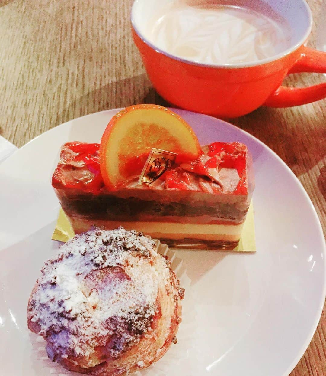 山本愛子さんのインスタグラム写真 - (山本愛子Instagram)「安定のケーキふたつ。 おいっし〜♡ どうしても食欲に負けちゃう… もうダイエット道場とかに入りたい…😭😭 #ケーキ #2つ #3つでもいけるけどちょっとだけ我慢 #恵比寿」7月15日 19時32分 - aikoyade1219