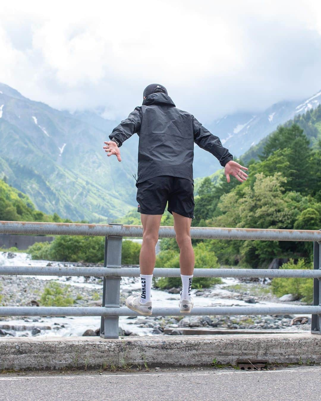 竹内択さんのインスタグラム写真 - (竹内択Instagram)「Hop over the mountain🗻🤪 #hakuba #japanalps #hop #oakley #bwt #teamtaku #tt #skijumping #白馬 #日本アルプス #チームtaku #チームタク #スキージャンプ #takutakeuchi #竹内択」7月15日 19時36分 - taqtakeuchi