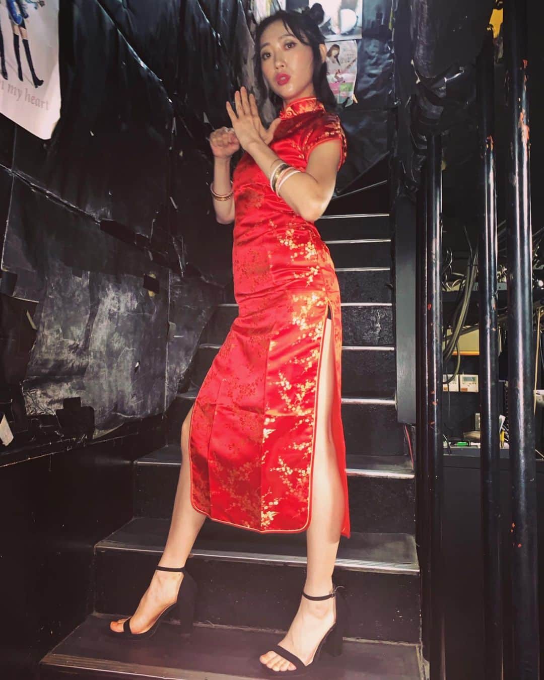 のインスタグラム：「你好！現代版#チュンリー 目指します🤚 好評だったチャイナw ・ ・ 我是日本跟台湾的混血兒🇯🇵🇼🇸 ・ ・ ・ #日台ハーフ #我是歌手 #miaka」