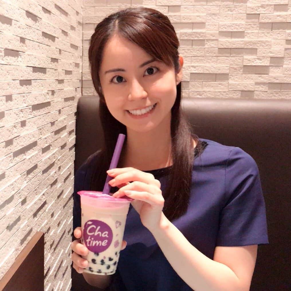 加藤美和さんのインスタグラム写真 - (加藤美和Instagram)「Boba is a hot topic in Japan recently! Holding roasted green milk tea boba🥤 #bubbletea #bubblemilktea #pearl #pearlmilktea #bobatea #boba #tapioca #tea #milk #flavor #syrup #taiwan #drink #shop #japan #bilingual #japanese #english #mc #タピオカ #タピオカ専門店 #お店 #ドリンク #飲み物 #ストロー #バイリンガル #日本語 #英語 #司会 #司会者」7月15日 19時40分 - miwakato_