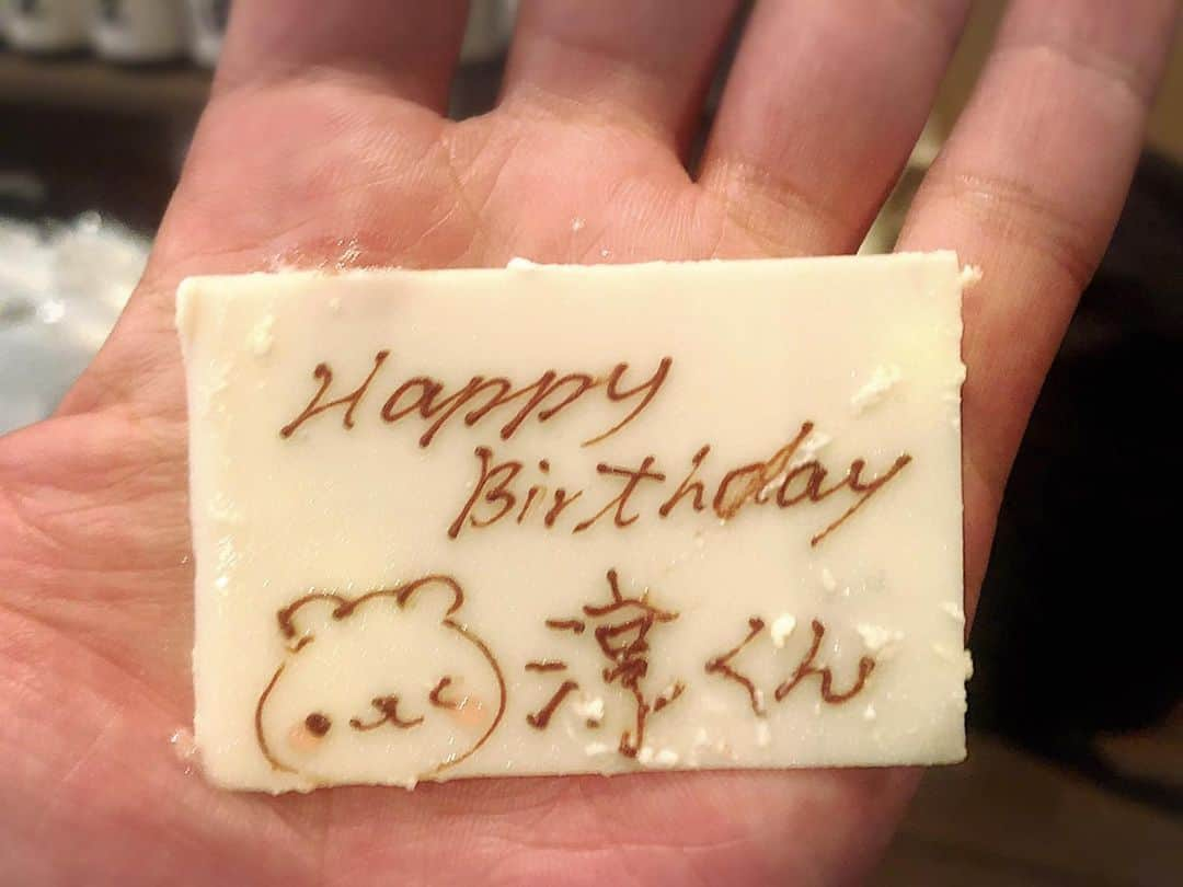 YOMIさんのインスタグラム写真 - (YOMIInstagram)「皆、昨日は俺の誕生日を祝ってくれて本当にありがとう！凄くhappyな誕生日になりました〜。サプライズで親友の平くんが祝いに来てくれたり、RUKAさんがライヴ前にお花持って会いに来てくれたり嬉しかったなー。  そしてTAKE NO BREAKメンバー&スタッフ達もありがとう！これからもチーム一丸となってファンの皆に楽しんでもらえるツアーにしていきましょう〜。 次は7月21日 千葉LOOKで会おう！！ ※ケーキの件は明日のTNB.chで。 TNB.chでも誕生日お祝いして頂きます〜。 #昨日 #打ち上げ #ケーキ #食べた #美味しかった #筋肉痛 #なう」7月15日 19時40分 - nightmare.yomi