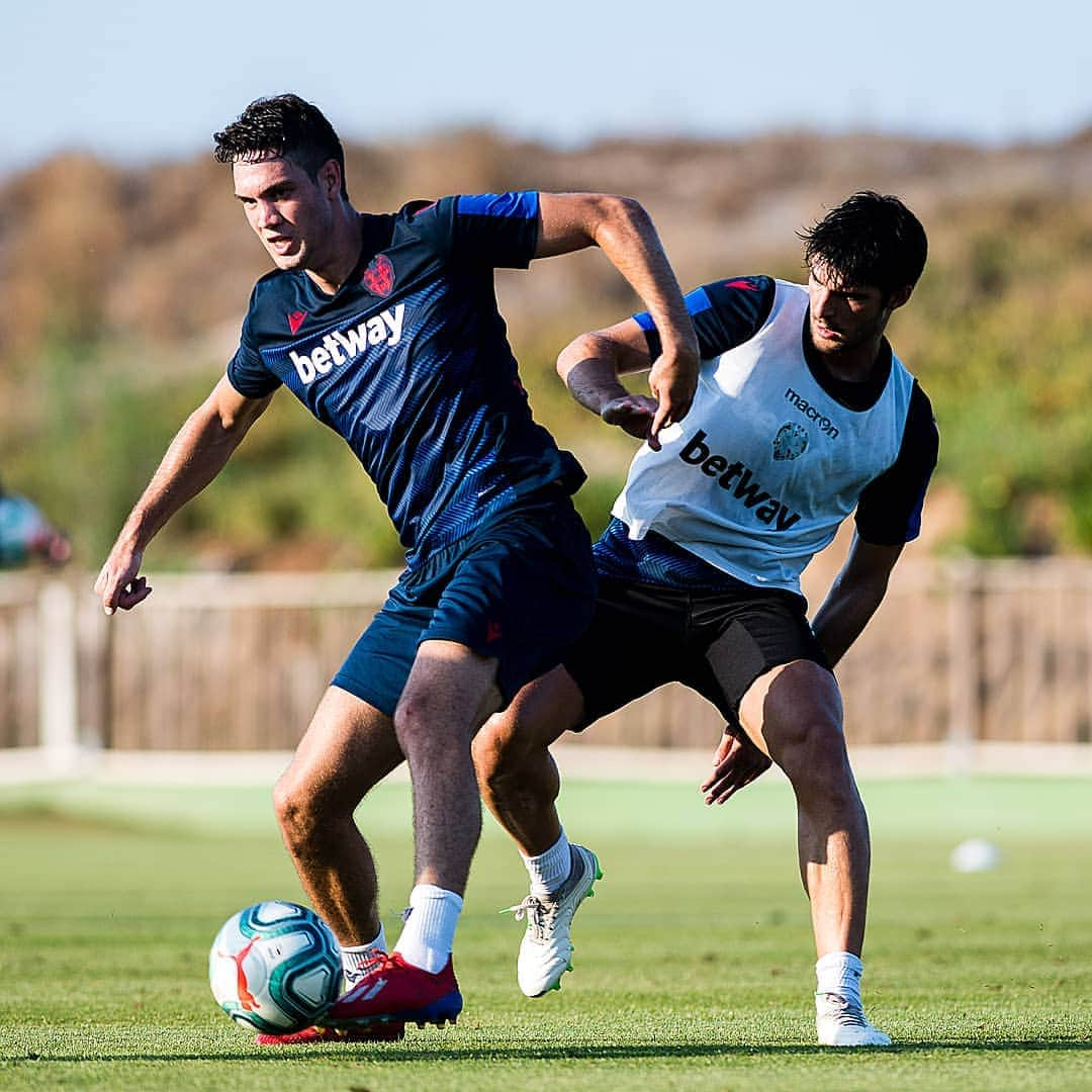 レバンテUDさんのインスタグラム写真 - (レバンテUDInstagram)「Fight!!!! ⚽️💪 ---- #MachoLevante #LevanteUD #LaLiga #laligasantander #Futbol #Football #110AñosDeResistencia #OrgullGranota #PreSeason #LUDInside」7月16日 5時11分 - levanteud