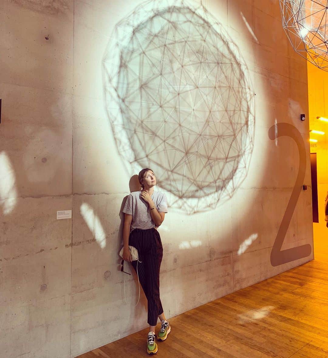 マリア・シャラポワのインスタグラム：「If you haven’t already seen it, the @tate modern has an incredible #OlafurEliasson exhibition.」