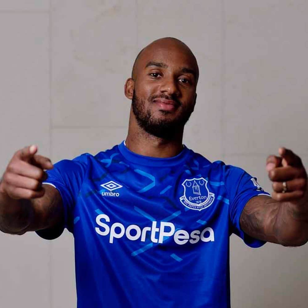 エヴァートンFCさんのインスタグラム写真 - (エヴァートンFCInstagram)「Signed, sealed and with us in Switzerland! ✍️🇨🇭 • • • #delph #fabiandelph #tunnelvision #everton #transfer #mancity #blues #coyb #toffees #nsno #premierleague #pl」7月16日 5時58分 - everton