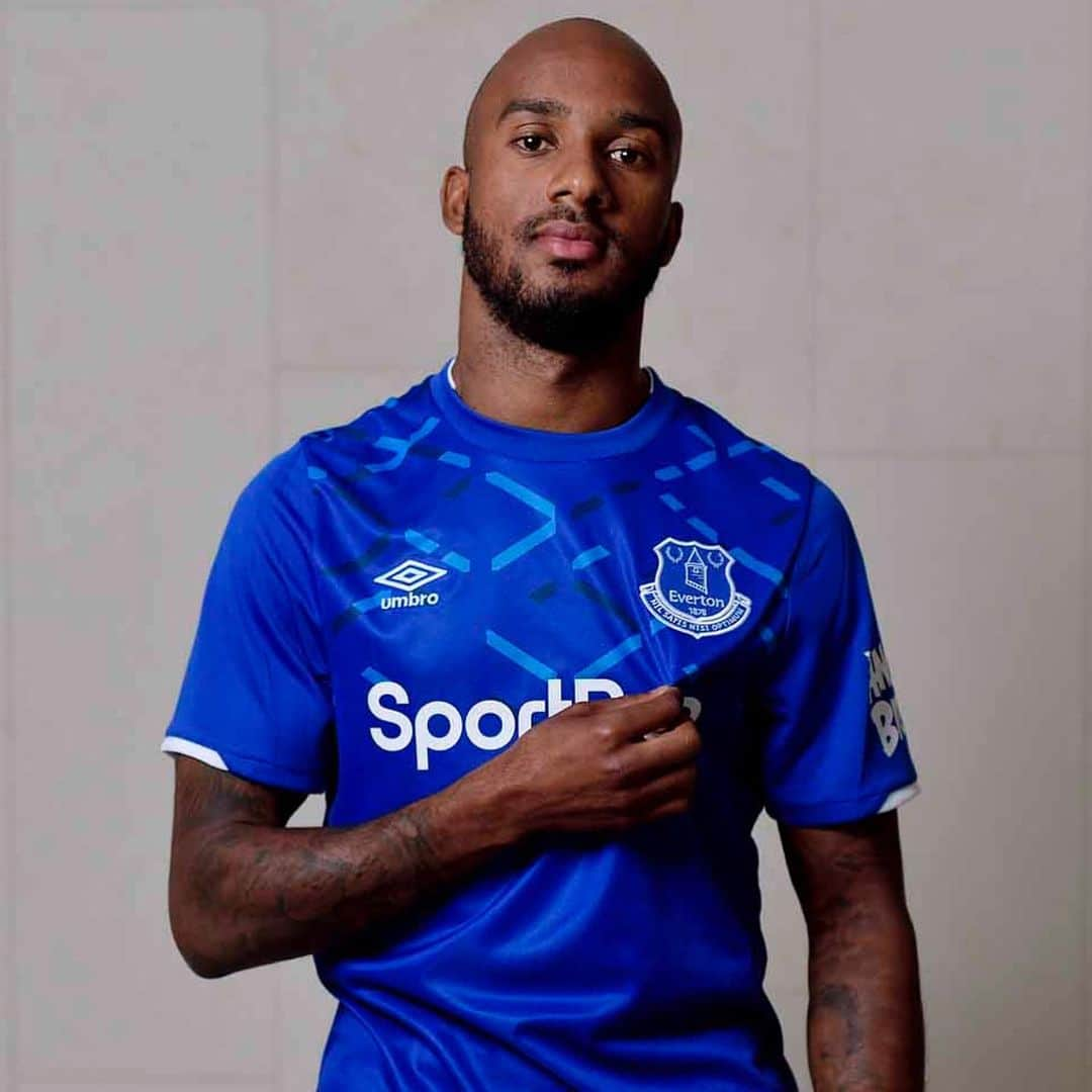 エヴァートンFCさんのインスタグラム写真 - (エヴァートンFCInstagram)「Signed, sealed and with us in Switzerland! ✍️🇨🇭 • • • #delph #fabiandelph #tunnelvision #everton #transfer #mancity #blues #coyb #toffees #nsno #premierleague #pl」7月16日 5時58分 - everton