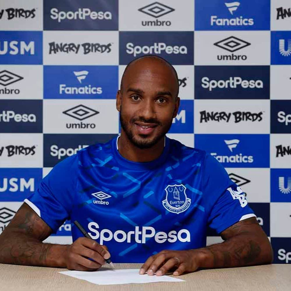 エヴァートンFCさんのインスタグラム写真 - (エヴァートンFCInstagram)「Signed, sealed and with us in Switzerland! ✍️🇨🇭 • • • #delph #fabiandelph #tunnelvision #everton #transfer #mancity #blues #coyb #toffees #nsno #premierleague #pl」7月16日 5時58分 - everton