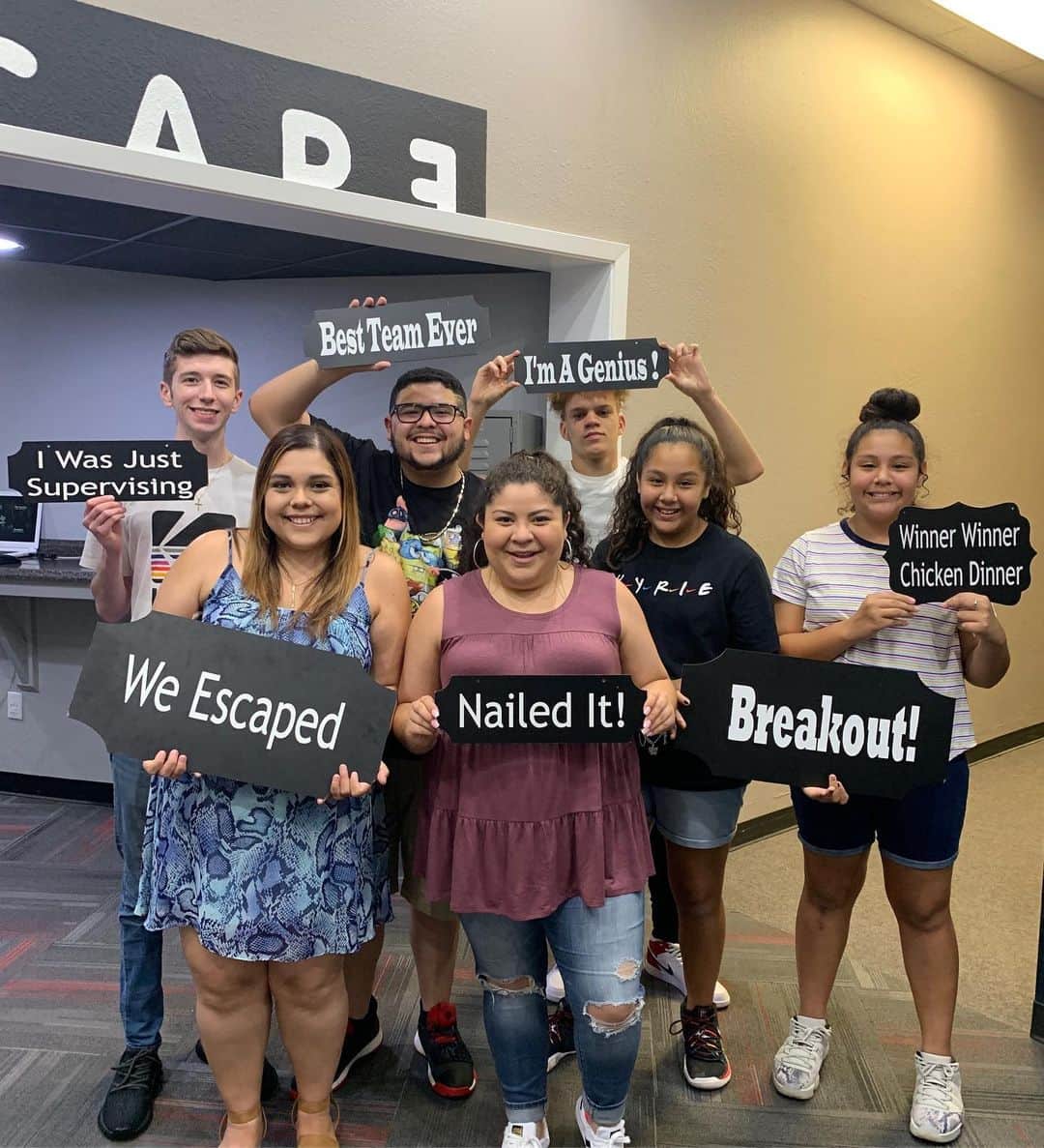 リコ・ロドリゲスのインスタグラム：「We came. We saw. We escaped with 8 minutes to spare.」