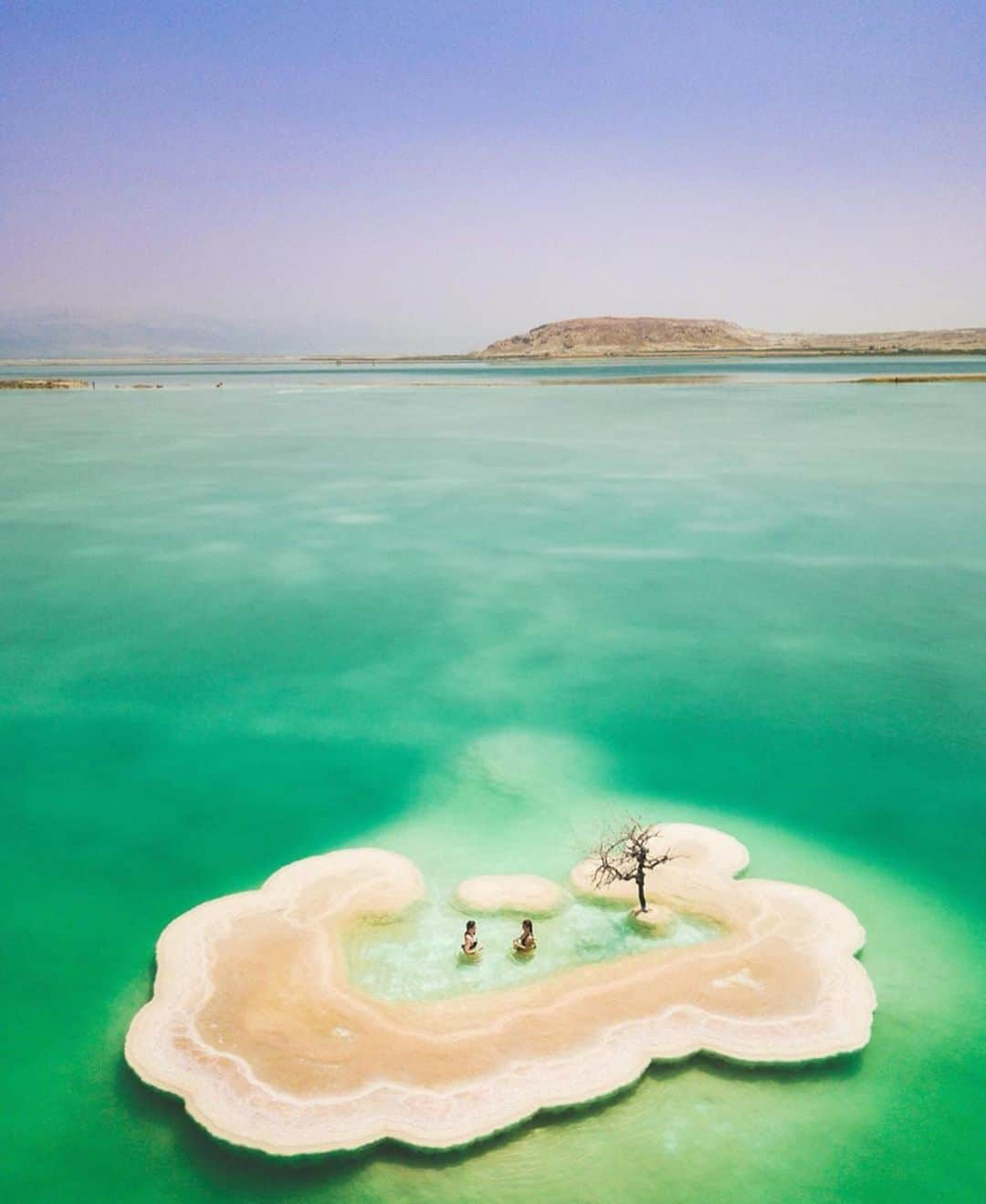 Wonderful Placesさんのインスタグラム写真 - (Wonderful PlacesInstagram)「Floating in the Dead Sea ✨💚💚💚✨ . Pictures by ✨✨@jackson.groves✨✨ #wonderful_places for a feature 💚」7月16日 6時32分 - wonderful_places