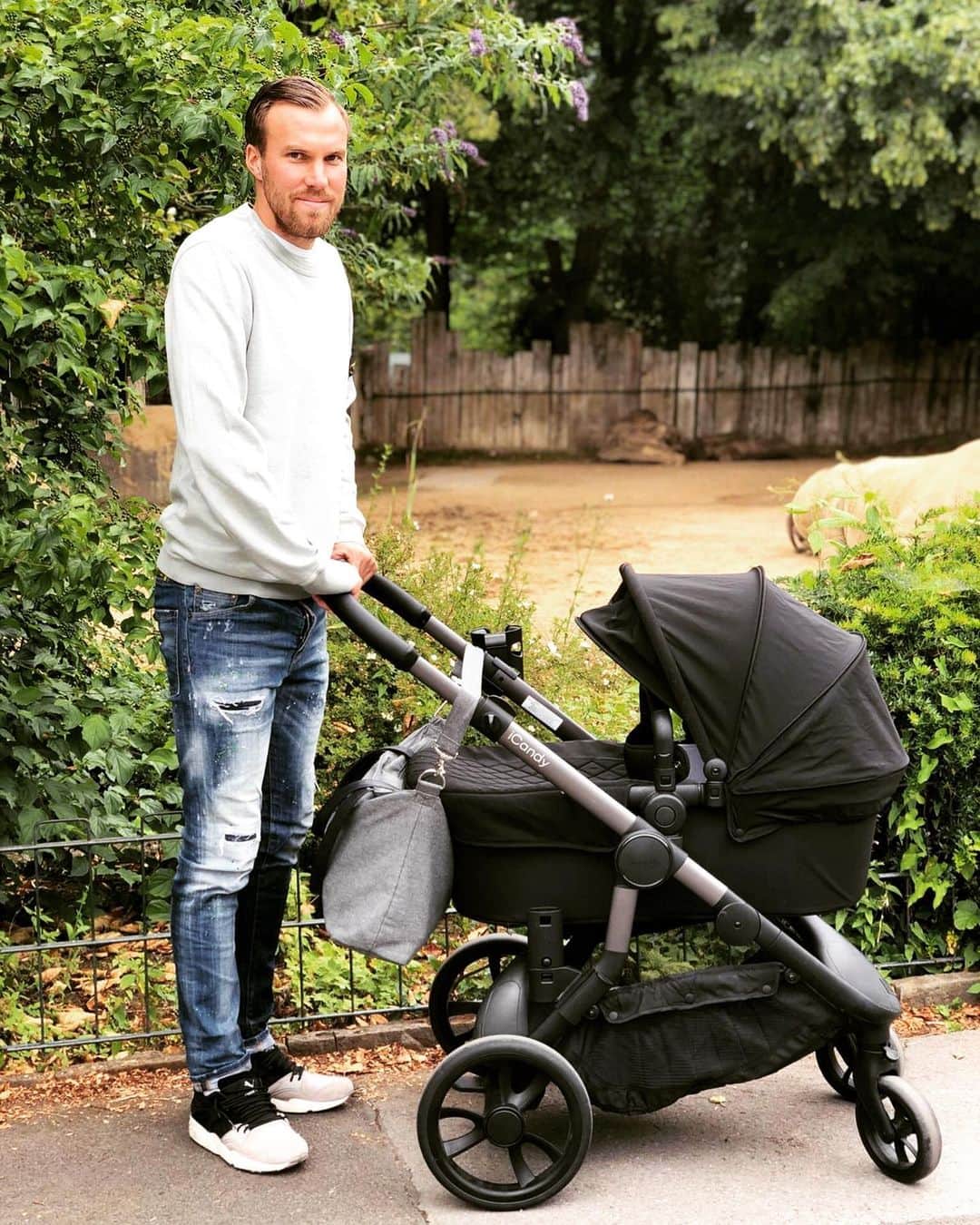ケヴィン・グロスクロイツのインスタグラム：「*werbung* #iCandyDad #iCandyMoment #iCandyOrangeOnyx #werbung @icandyworldde」