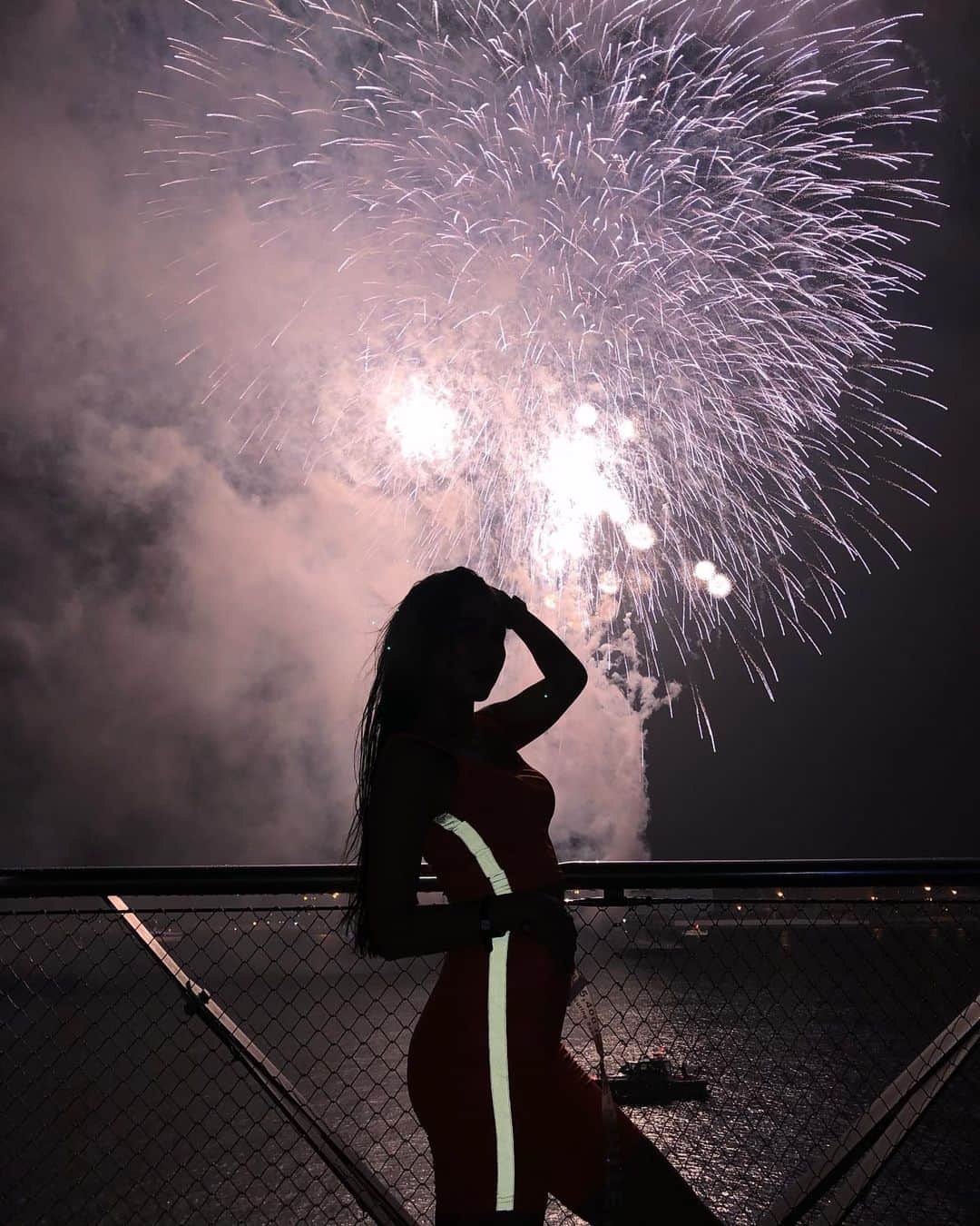 藤川ありすさんのインスタグラム写真 - (藤川ありすInstagram)「__ #HANAVIVA  楽しかった！ @darayunya Thx🎆 雅さんと写真撮れて一生の宝物です🎸❣️ そして @mrg_m.k のトレーニングによって 体のラインがとっても綺麗になりました。 もう少し絞ったらフジカーダシアンになれる予定です。 スライドしてね。  #hanaviva2019 #Amexlife #fireworks #花火」7月15日 21時44分 - alice346_